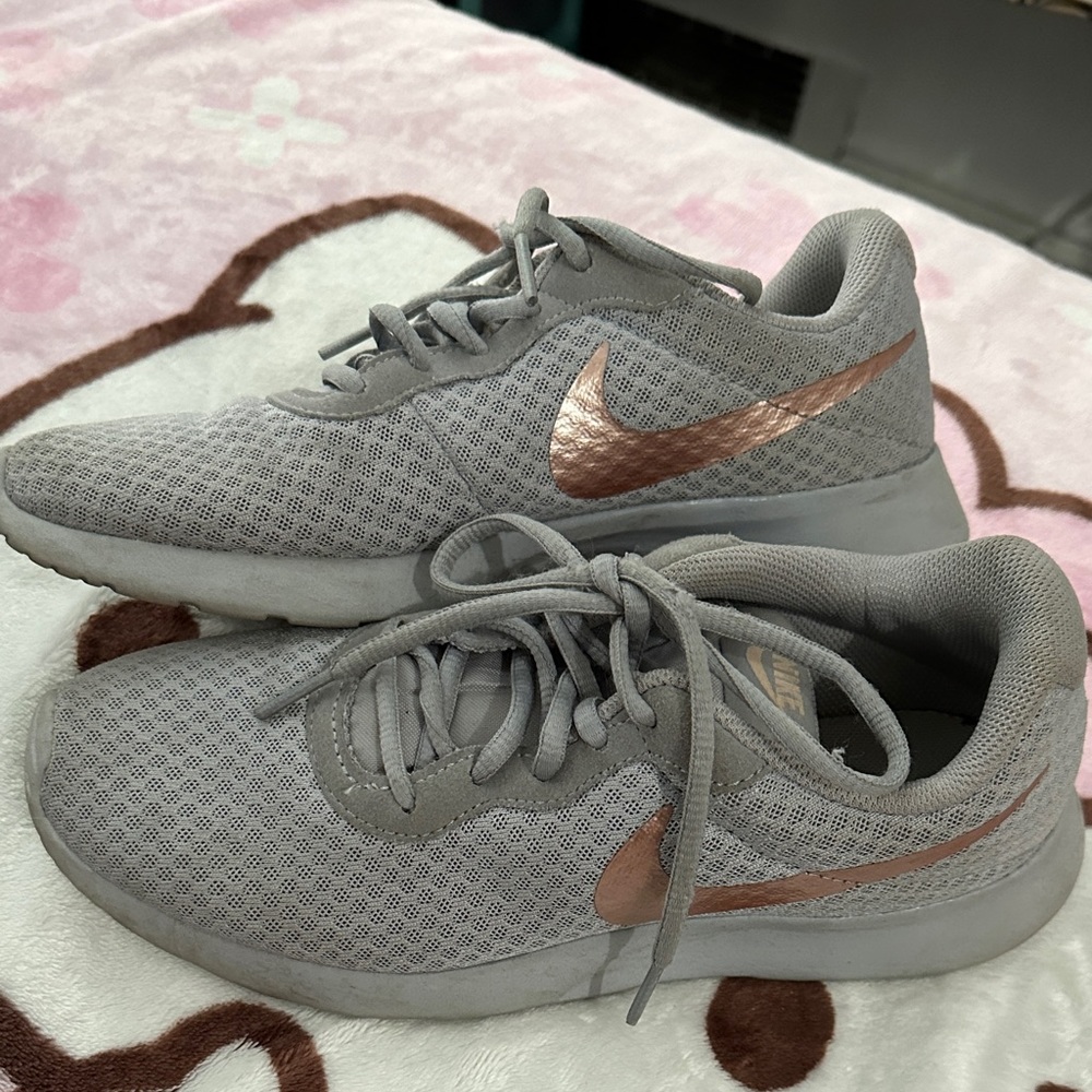 Nike Tanjun